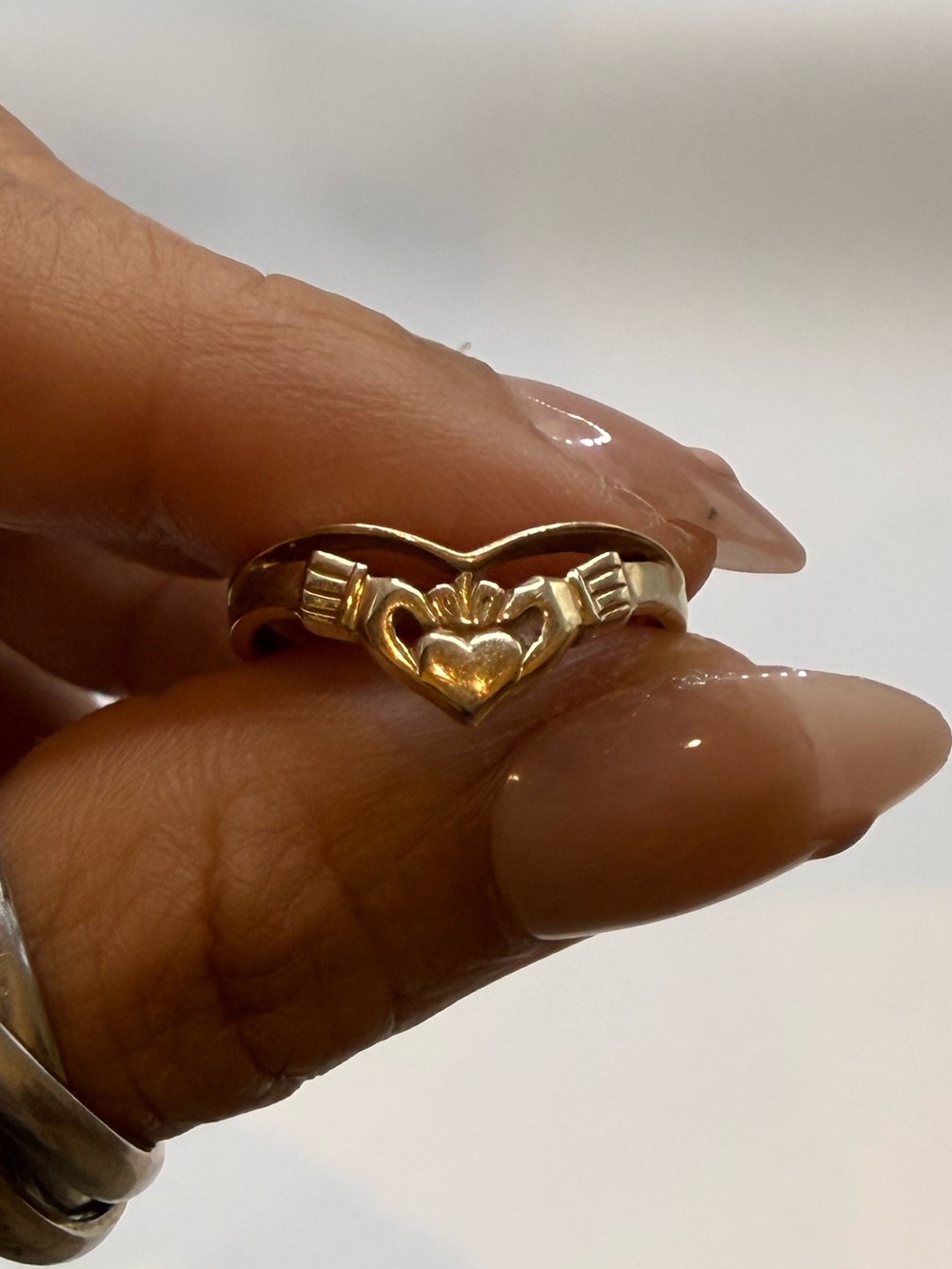 Gold Claddagh Heart Ring - Women's Symbolic Irish Vintage Jewelry. Size 7